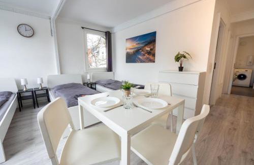 Monteurwohnung-fuer-5-Personen-mit-Balkon-Kueche-Ahrensburg-Naehe-Hamburg-AGRP1203 - Photo 3