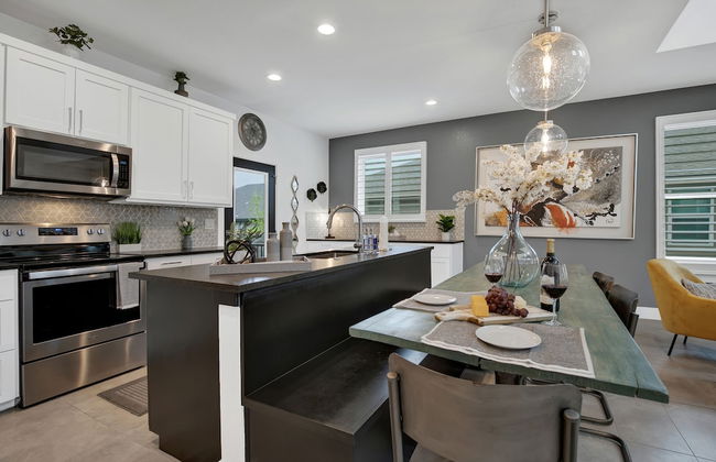 Soaring 2-level Point Venture Home on Lake Travis - Foto 13