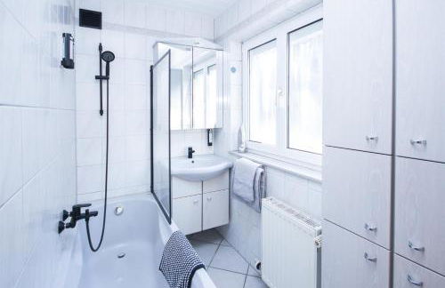 ALFA Stuttgart 3Zi-Maisonette 6 Personen Zuffenhausen nahe Porsche & Bosch l WIFI & SmartTV I 3BR 4 Beds I Kitchen I Bathroom & WC - Foto 6