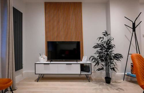 Luxury 2 Bed Maisonette with Parking Near Tube - Foto 6