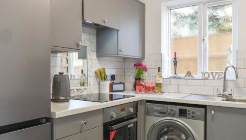 The Sashes - Cozy Apartment - FREE Parking - Ultrafast WIFI - Smart TV - Netflix - sleeps up to 6! Close to Poole Town Center & Sandbanks & Bournemouth - Foto 5, stove, pet friendly, toaster, minibar