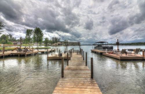 Lakefront Stillwaters Villa with Deck and Private Dock - Foto 37