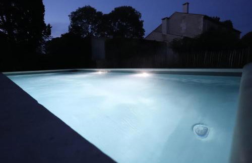 Le Mazet de la pointe dans les Alpilles avec piscine et jardin - Foto 28