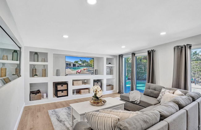 5BR with Heated Pool 5 min to Beach - Photo 24