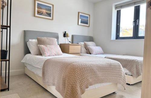 Kerensa 3 bed townhouse located close to the beach with Parking - Photo 3