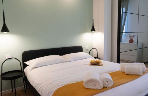 Arcimboldi's Nest - Close to Metro and Train - Foto 13