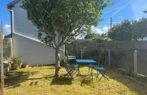 Appartement 35 m2 1er étage 200 m de la mer avec jardin - Photo 2