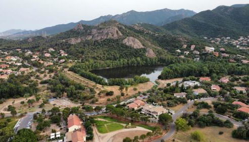 Villa Luigi a Poggio dei Pini, alloggio con giardino e posto auto - Foto 3