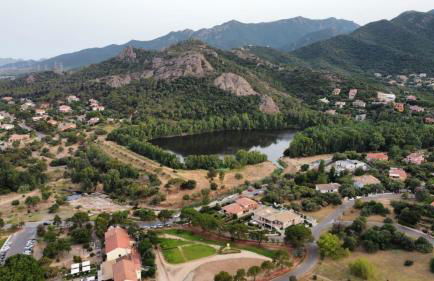 Villa Luigi a Poggio dei Pini, alloggio con giardino e posto auto - Foto 3