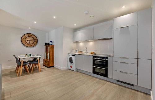 Byron - Luxury Self-Catering Coastal Apartment at the Heart of Woolacombe with Heated Indoor Pool & Gym - 4 Minutes Walk to Beach! 6 Middlecombe - Photo 10