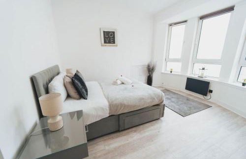 Top Floor 1BR Wishaw Flat with Parking - Foto 6