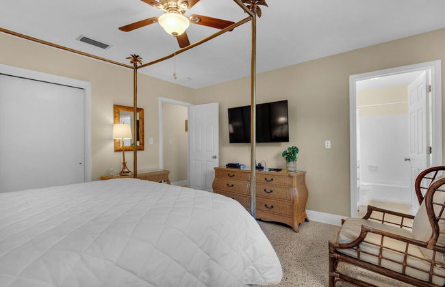 Bungalow By the Sea - Photo 3