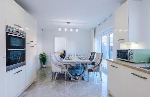 Hasting's House by YourStays - 3 Bedroom House in Stoke-on-Trent - Foto 19