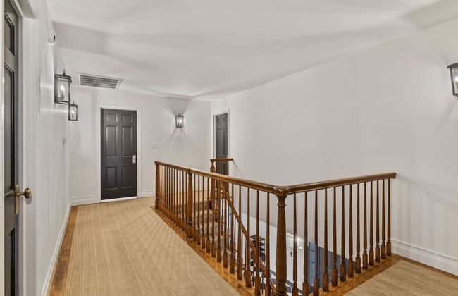 Elegant Spring Stay on Peaceful Retreat - Photo 58