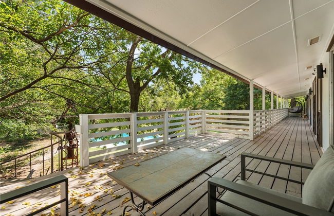 Spacious Family Home w Pool Hot Tub Large Yard - Photo 37