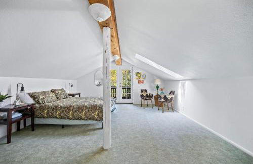 Nestled Inn Vacation Home Rental Evergreen - Trails, Views, Hot Tub, Skiing! - Foto 25