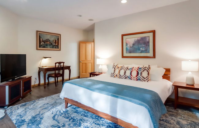 Boardman Monarch Upscale River Lodge HOT Tub! - Foto 6