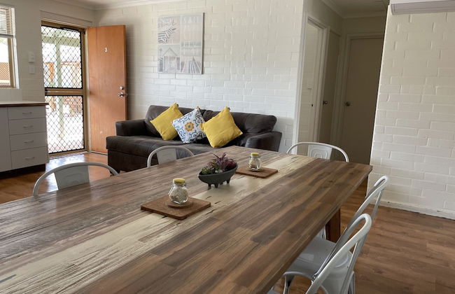 Shark Bay Seafront Apartments - Photo 31