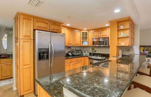 NEW Beach Condo 5 min walk to the Beach Sleeps 9 - Foto 20