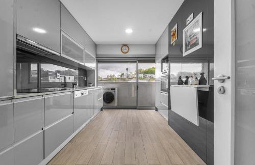 Castelo Point - 2BR Luxe Apartment in the Heart of Guimarães - Foto 12