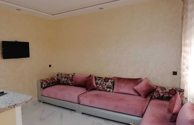 Magnificent, Refurbished Apartment in the City Center - Photo 2