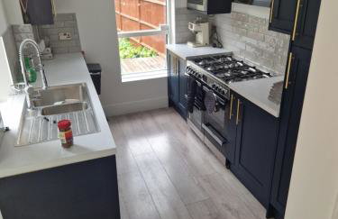Modern 5 bedroom house with parking, London - Foto 37
