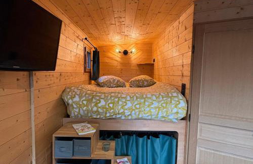 Évasion romantique en roulotte autonome avec confort moderne en pleine nature - FR-1-591-552 - Foto 6