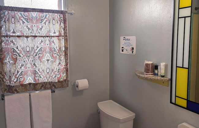 The New Star Motel with Studio-Kitchens: 1950s Extended-Stay Lodging and Retreat Center - Photo 68