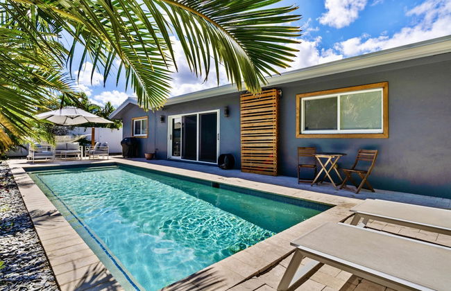 Beach Bliss 10 Mins to Waves 3BR Oasis With Pool - Foto 5