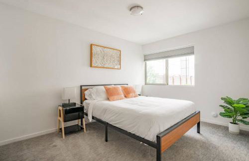 Stylish Urban Retreat w Rooftop Deck - Foto 13