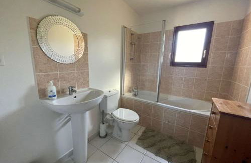 Lilas - Spacieuse maison 10 pers Jardin BBQ - Foto 6