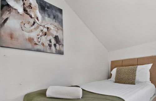 Spacious 4BR Newport Home - Ideal for Families & Groups - Foto 54