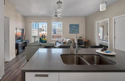 Convention Ctr - Stylish 2BD,2BA with Pool,Gym and Hot tub - Foto 23