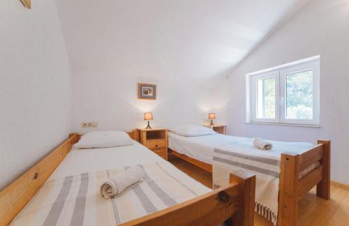 Stonehouse Korlat with open-air jacuzzi - Foto 27