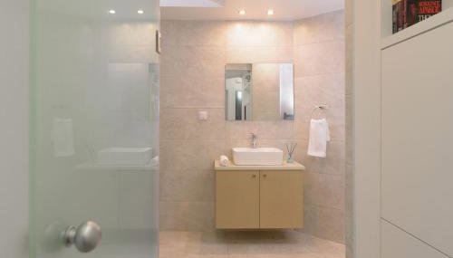 Onar Elegant Beachside Home - Foto 5, Shower