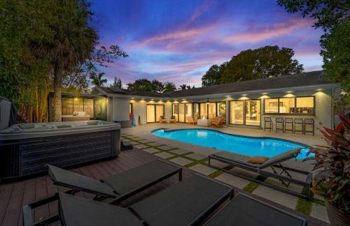 Resort Style Backyard Heated Pool Hot Tub Fire Pit - Foto 44