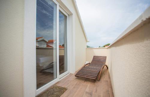 Captain's Attic - Photo 23