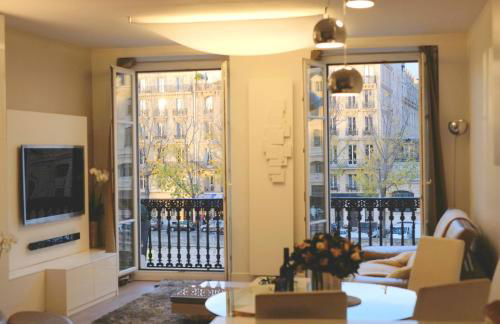 Two Bedroom Luxury Apartment - Balcony with View of Notre Dame - Foto 17
