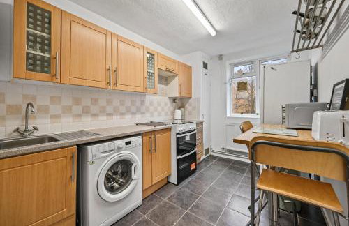 Chic 2-Bed Flat with Workspace, Balcony, Parking - Foto 18