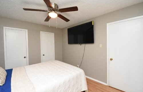 10 Minutes from IAH and Mall, Newly Rehabbed - Foto 33