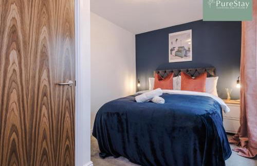 Spacious 5-bedroom Contractor House Sleeps 7 with Parking by PureStay - Foto 31