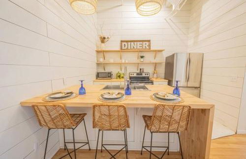 Darlin' Downtown Dawghouse - Photo 10