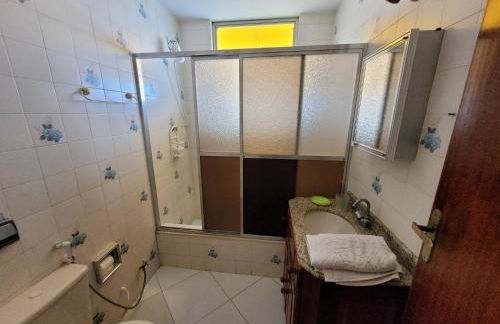 Apartamento 2 quartos 2 banheiros frente praia - Foto 3