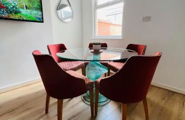 2025 Award Winner Liverpool Peach House - 4 Bedrooms - Foto 13