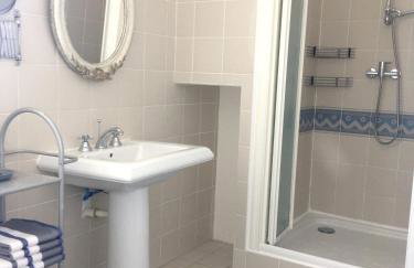 Dans une maison, appartement indépendant et jardin - Foto 35