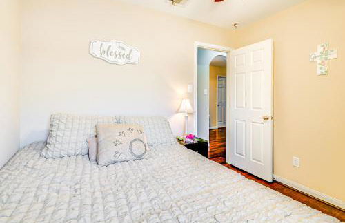 Suburban Home in Magnolia with Fenced Yard - Foto 18