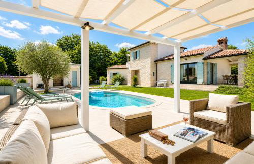 Private 9000qm Estate Villa with Pool and Yacuzzi and Sauna absolute Privacy near Fazana - Foto 1