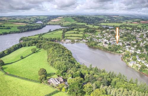 The Post House (Centre of riverside village) - Photo 1