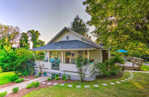 Restored Mars Hill Home on 1 Acre Walk to Town! - Foto 1