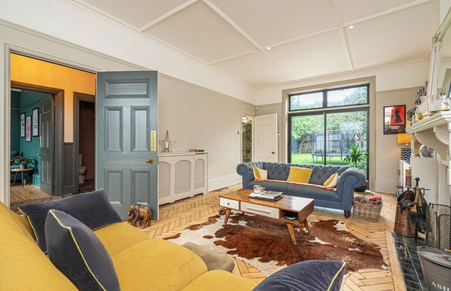 Chic and Colourful Family Home by Underthedoormat - Foto 30